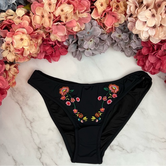 Sexy Black Floral Embroidered Triangle Bikini - Picture 11 of 16